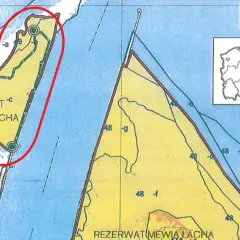 Mapa rezerwatu Mewia Łacha. Czerwone koło zaznacza trasę spacerową w Mikoszewie.