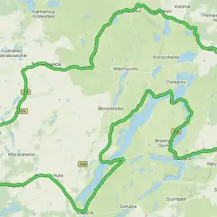 Trasa rowerowa przez Kaszuby, wiodąca przez malownicze jeziora i lasy, z zaznaczonymi miejscowościami jak Kartuzy.