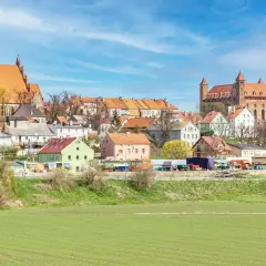 Zamek w Gniewie, z jego ceglaną architekturą i malowniczym położeniem, to miejsce pełne historii. Ciekawostki o nim czekają na odkrycie.