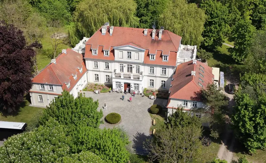 Pałac Godętowo - historia, park i praktyczne informacje
