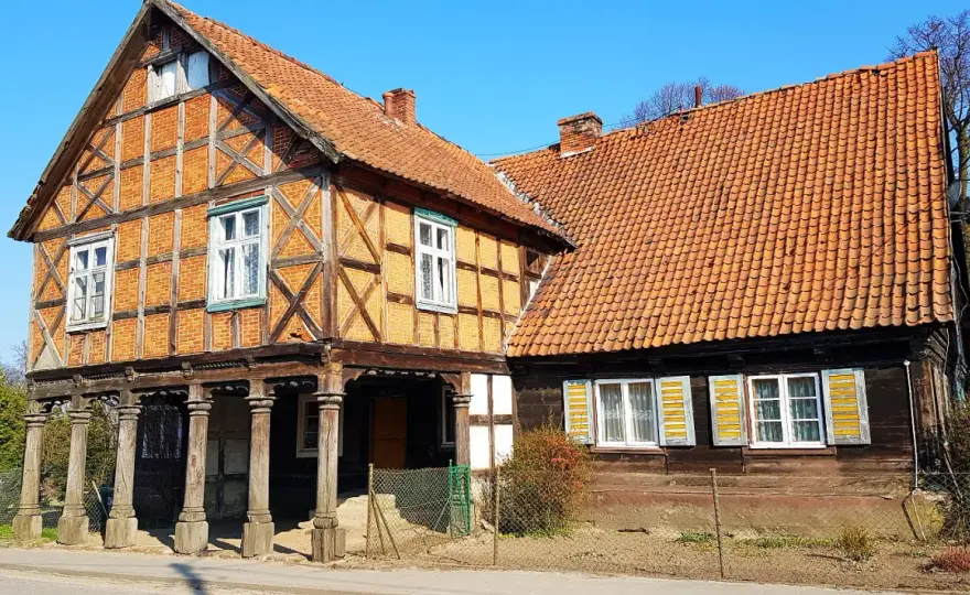 Domy podcieniowe na Żuławach i Kaszubach - jak je rozpoznać?