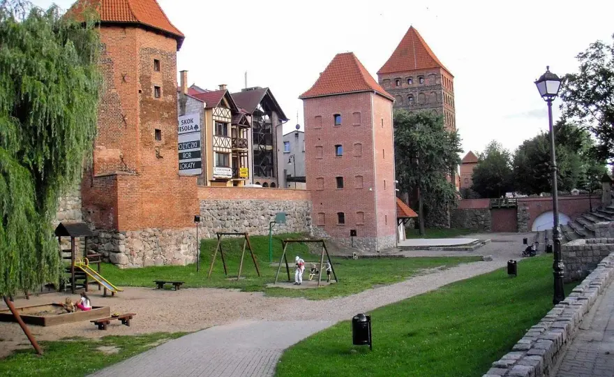 Gdzie leżą Chojnice i co warto zobaczyć w okolicy?