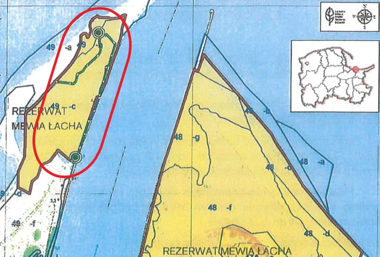 Mapa rezerwatu Mewia Łacha. Czerwone koło zaznacza trasę spacerową w Mikoszewie.